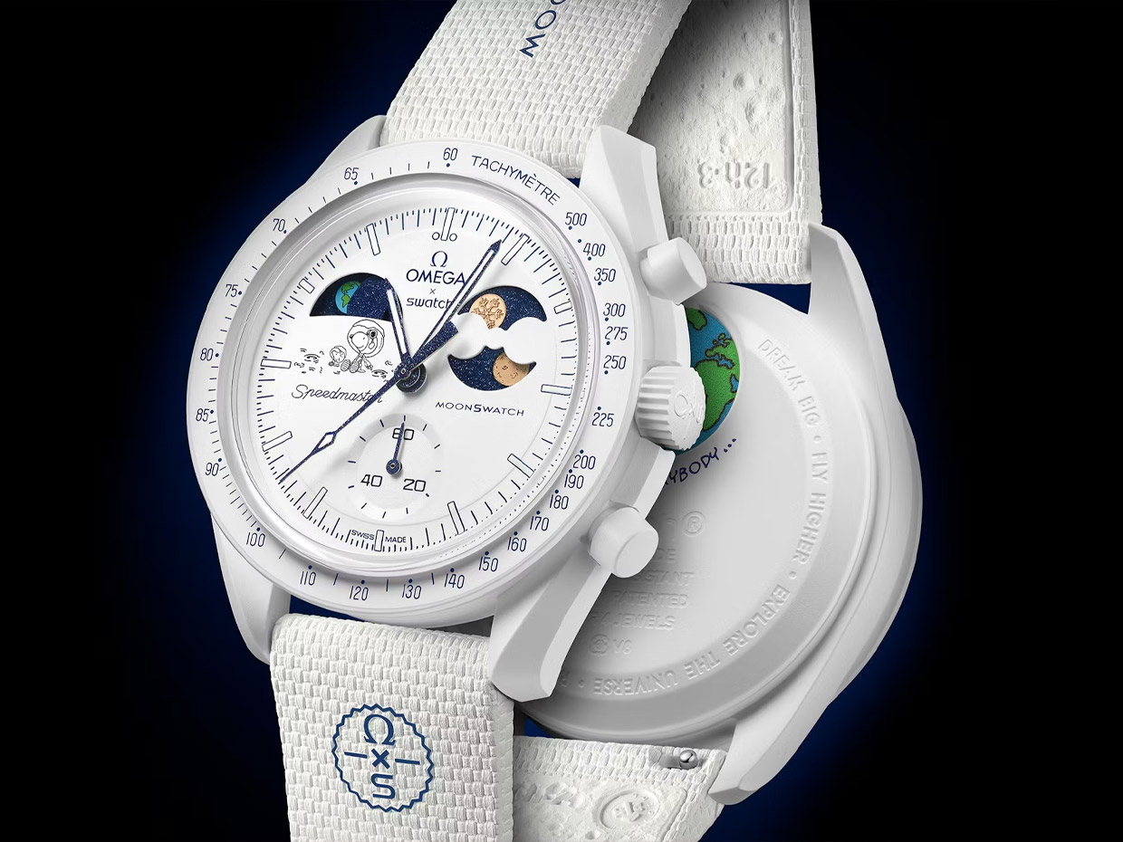 Swatch x Omega MoonSwatch Mission to Earthphase Moonshine Gold, Has Snoopy on the Dial